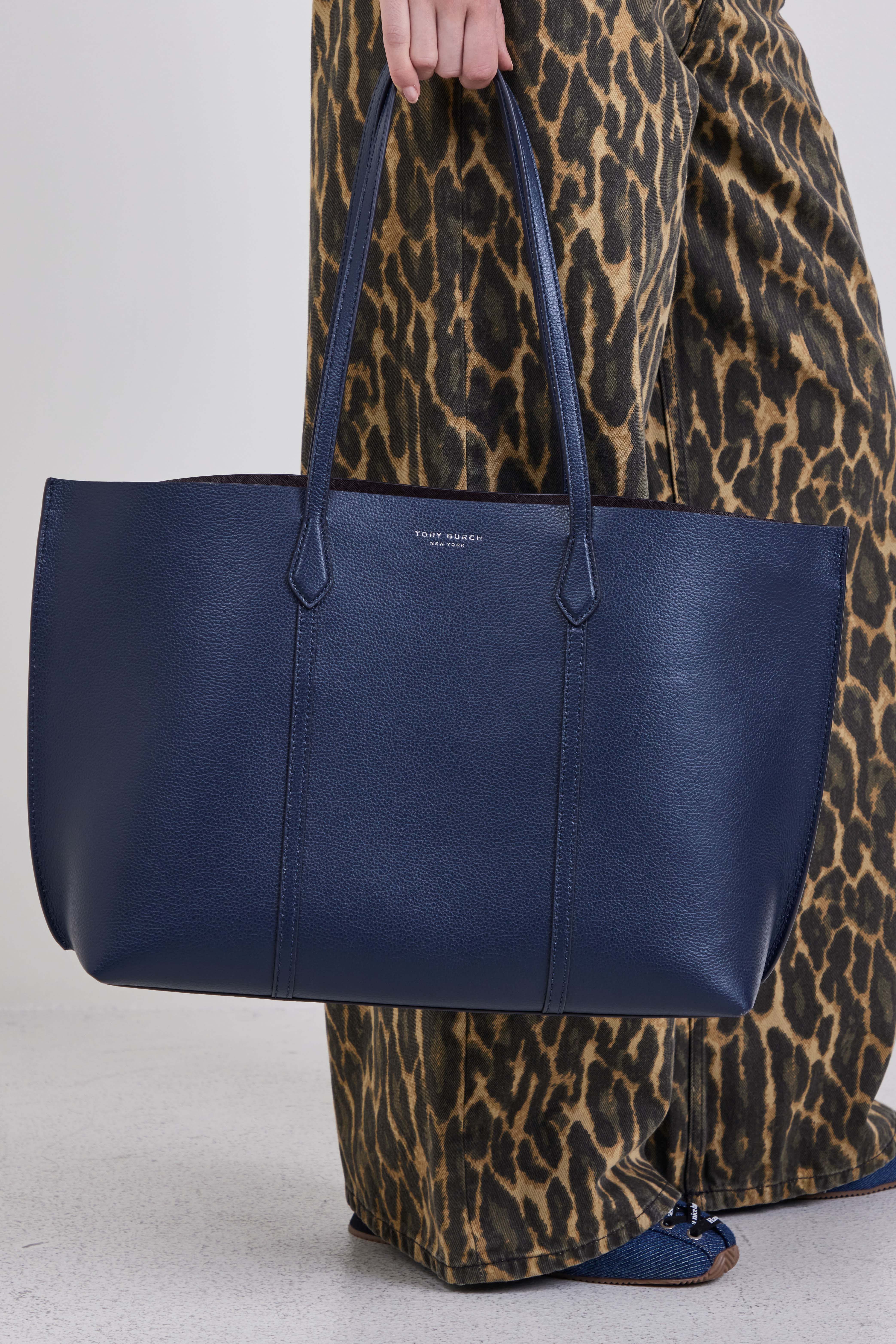 תמונת כל הלוק של תיק פרי טוט